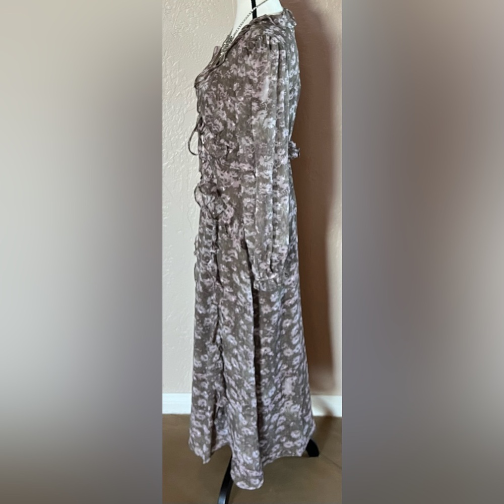 Storia Floral Ruffled Dress - Picture 5 of 9